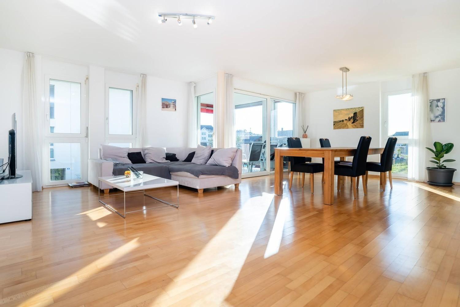 Vk - R - Zuerich Airport - Luxury - Home Stay - Raetschengaessli - كلوتان المظهر الخارجي الصورة