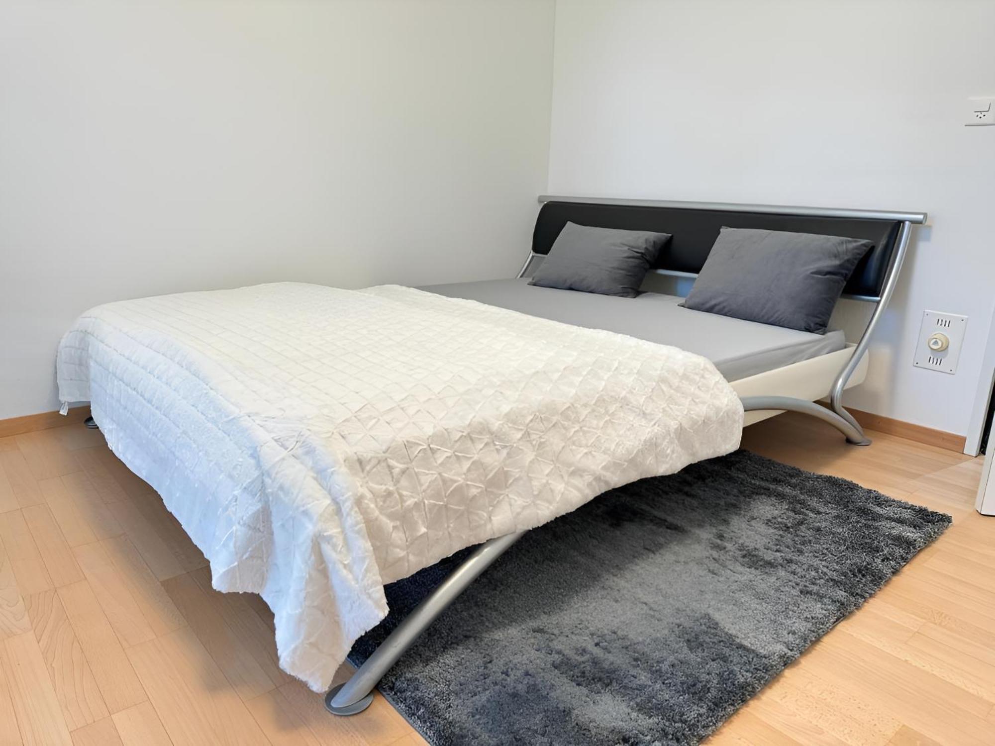 Vk - R - Zuerich Airport - Luxury - Home Stay - Raetschengaessli - كلوتان المظهر الخارجي الصورة